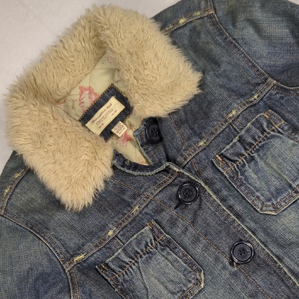 Vintage Abercrombie & Fitch Fur Trimmed Quilt Lining Denim Trucker Jacket Medium